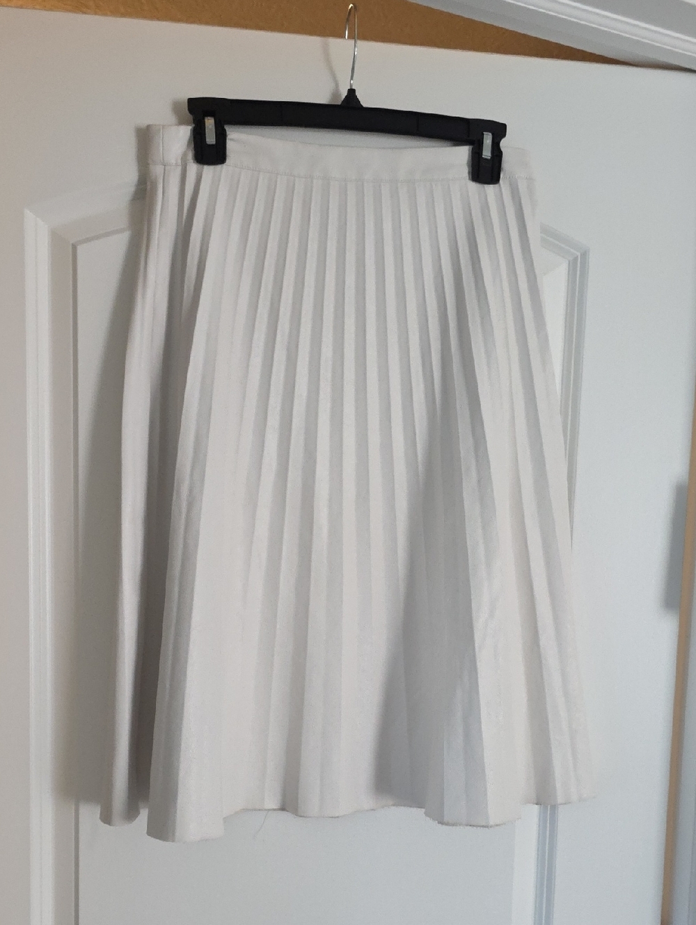 UDEL NY Pleather White Women's Pleated Skirt